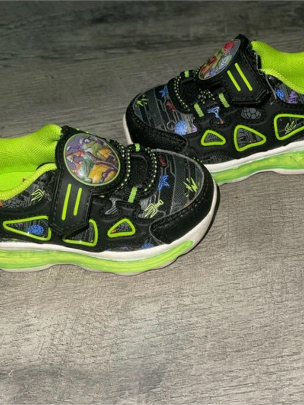 Kids Black and Neon Green Character-Accent Light-Up Sneakers